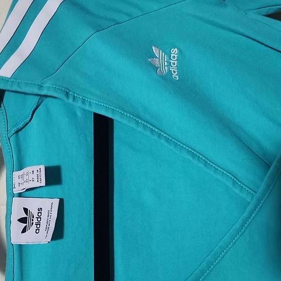 ADICOLOR CLASSICS CROP LONG SLEEVE TEE IN CYAN COLOR. - Picture 4 of 7